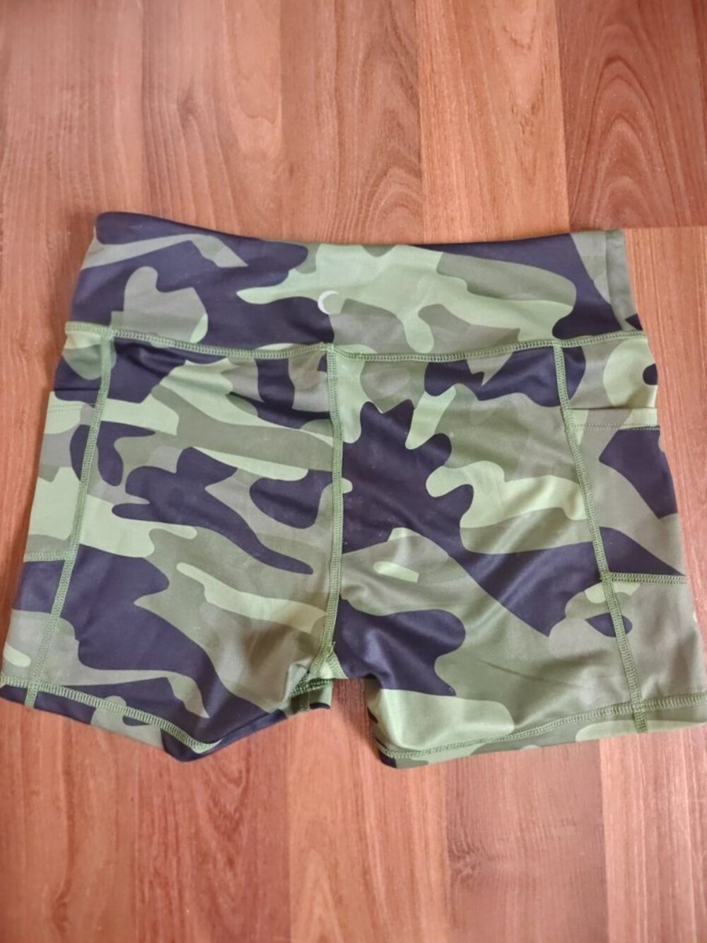 Zyia Green Camo Light n Tight Pocket Hustle Shorts 4"